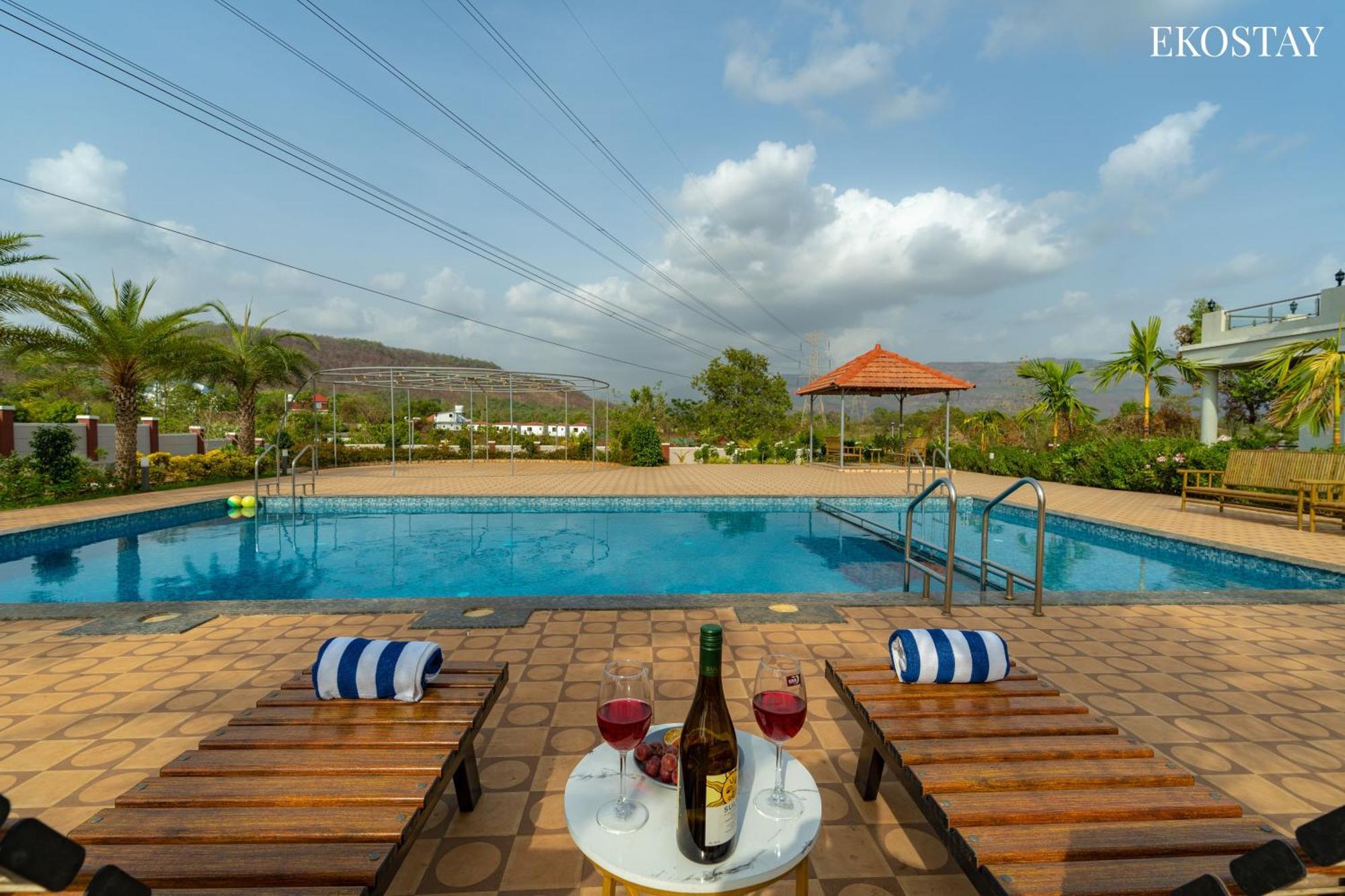 Ekostay Gold Palm Estate I Cricket Turf I Rain Dance I 2 Acre Property Karjat Exterior foto